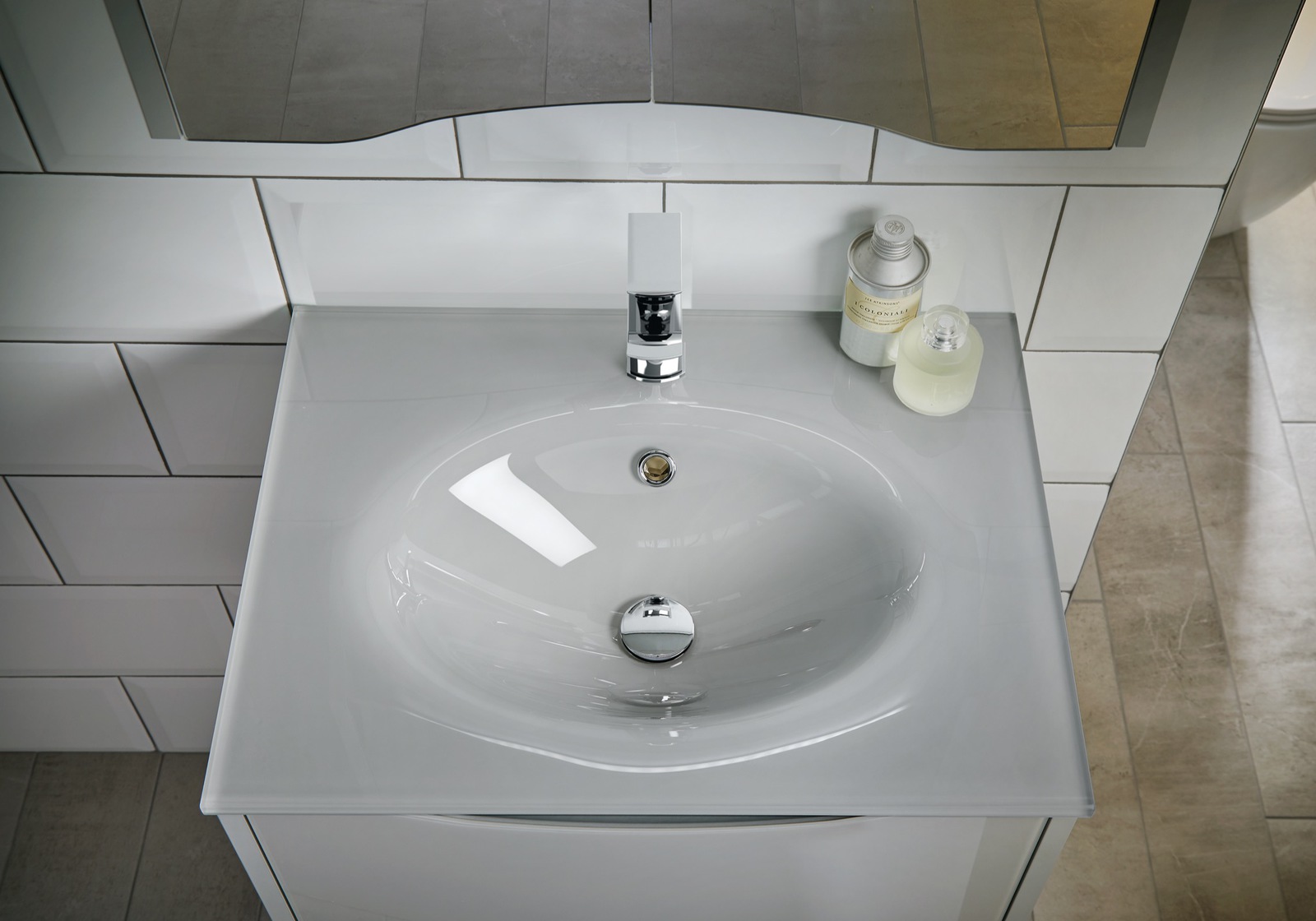 Lustre Powder Grey with Chrome Cameo