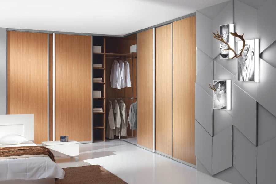 Made-to-measure sliding wardrobe doors